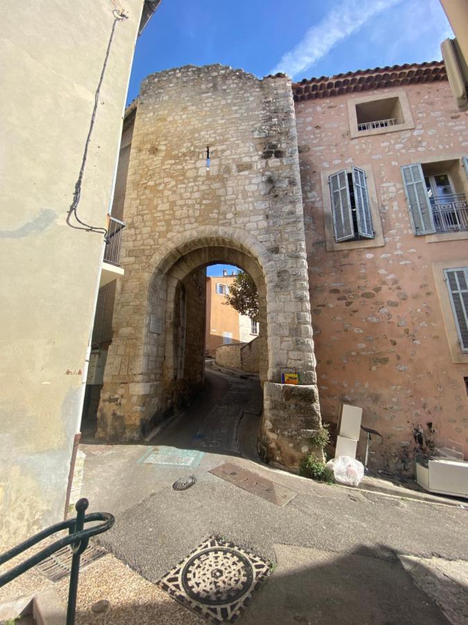 Bel Appartement T1 30M2 Centre Historique Aubagne Exterior photo